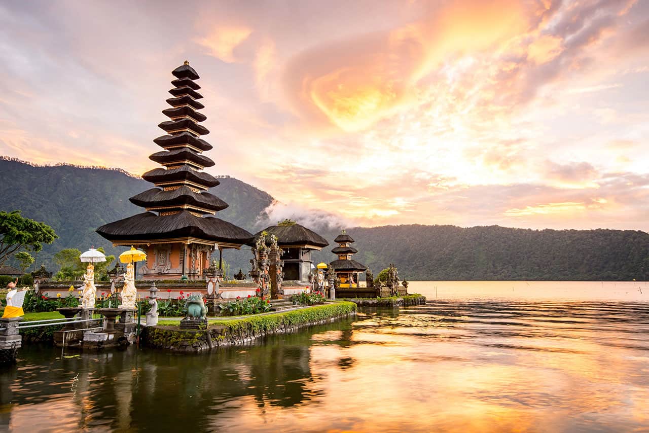 Ulun Danu Beratan temple on the lake at sunset